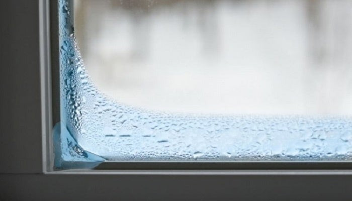 Τρεις τρόποι να περιορίσετε την υγρασία από τους τοίχους του σπιτιού σας